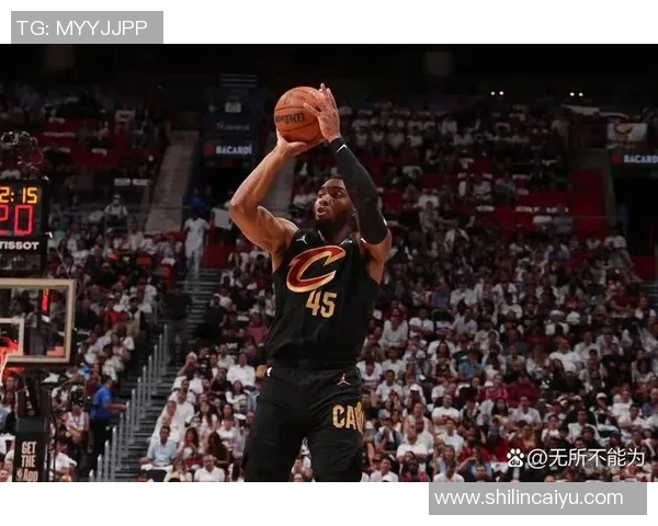 骑士主场惨败东部第二排名不保，米切尔38分难掩防守漏洞，季后赛前景堪忧